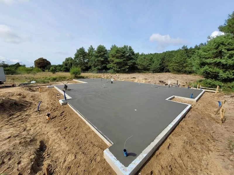 Jakie fundamenty najlepiej wybrać dla domu parterowego?