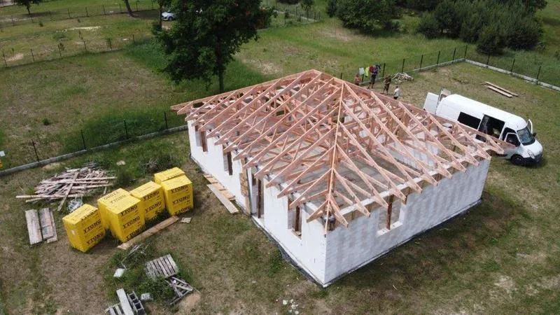 Praktyczny przewodnik: Jak efektywnie zbudować solidny strop drewniany