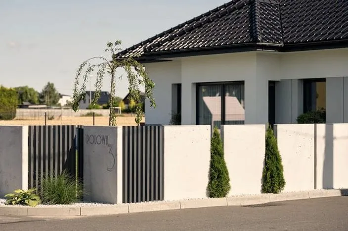Praktyczny przewodnik: Jak zamontować ogrodzenie betonowe krok po kroku