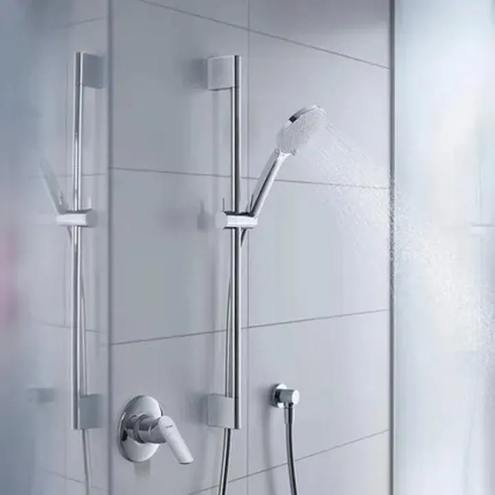 Przewodnik po tym, jak wymarzyć i zamontować drążek prysznicowy w swojej łazience