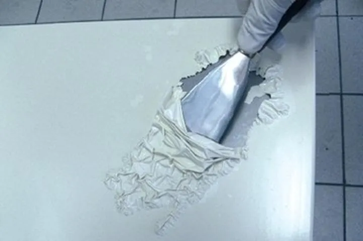 Skuteczne metody na usunięcie starej farby z płyty gipsowej