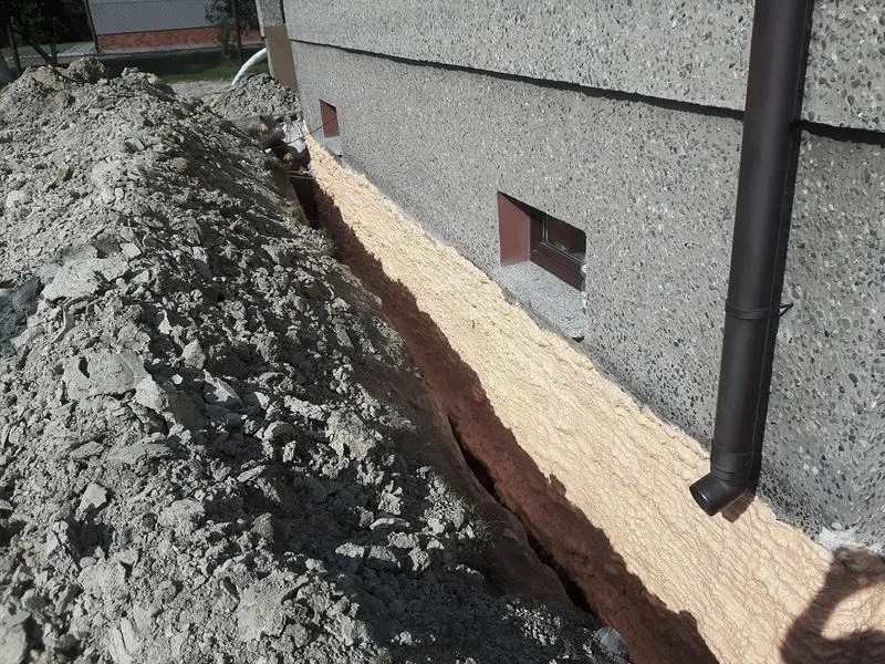 Skuteczne sposoby na to, jak odwodnić fundamenty w Twoim domu