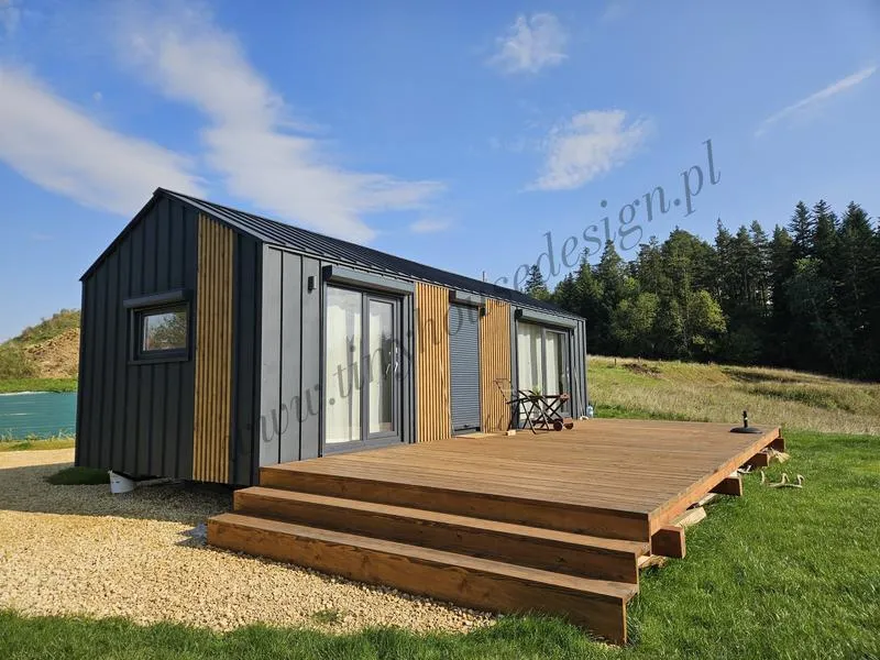 Domek holenderski w ogrodzie