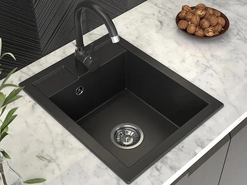 Narzędzia i materiały do montażu zlewu